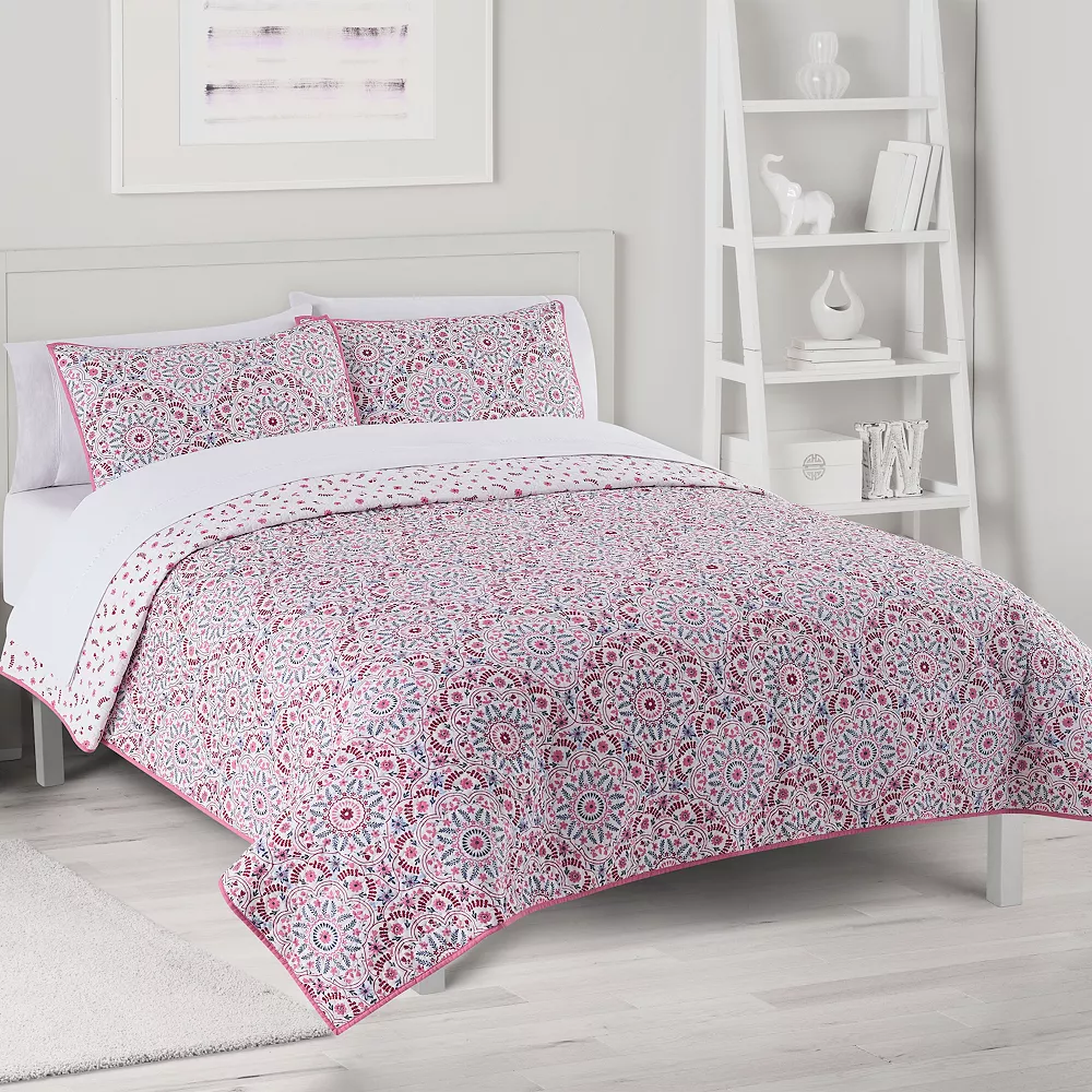 The Big One® Mila Medallion Print Reversible Quilt Set 3 The Big One® Mila Medallion Print Reversible Quilt Set - Image 3